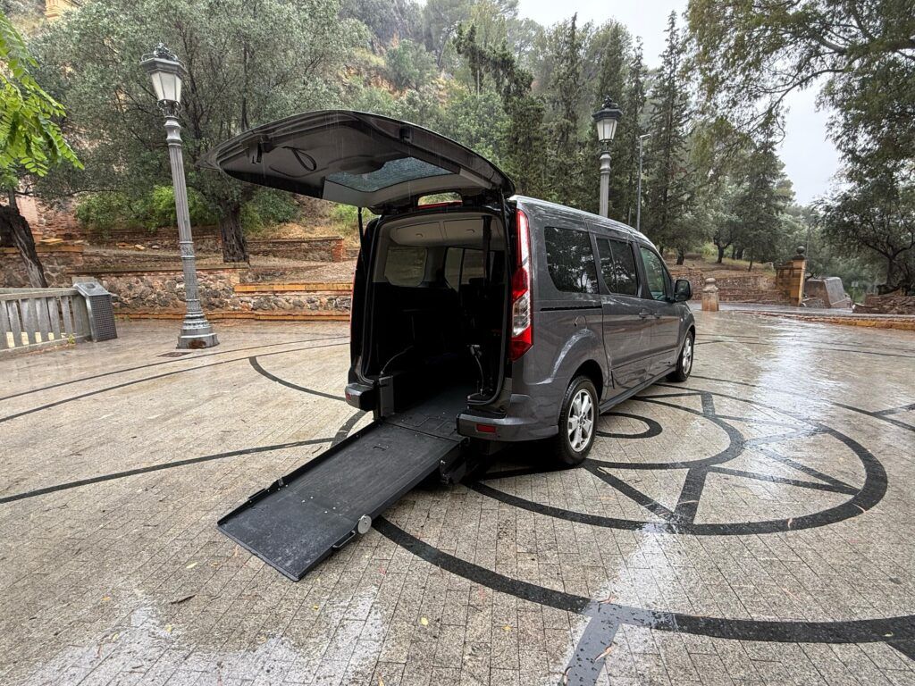 Ford Tourneo Adaptada Silla de Ruedas